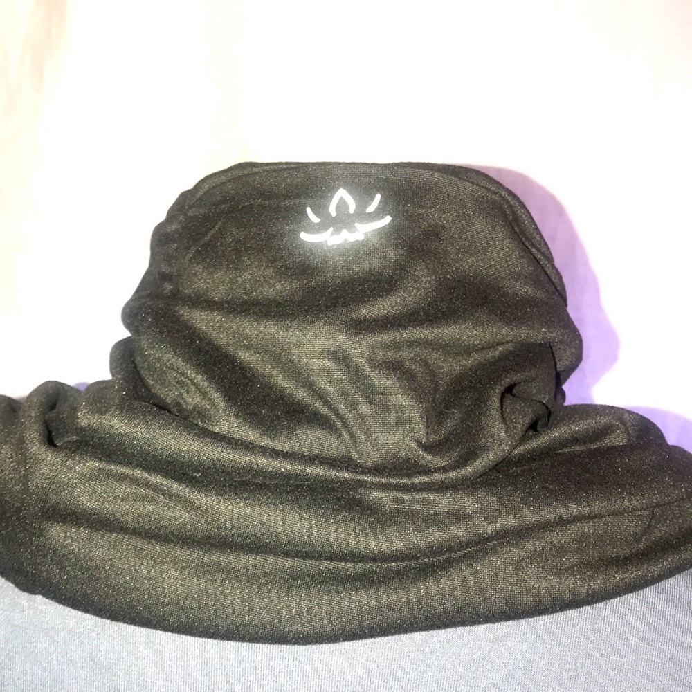 NWT Beyond Yoga Infinity Scarf With Zip Pocket Dark Gray - Picture 2 of 10